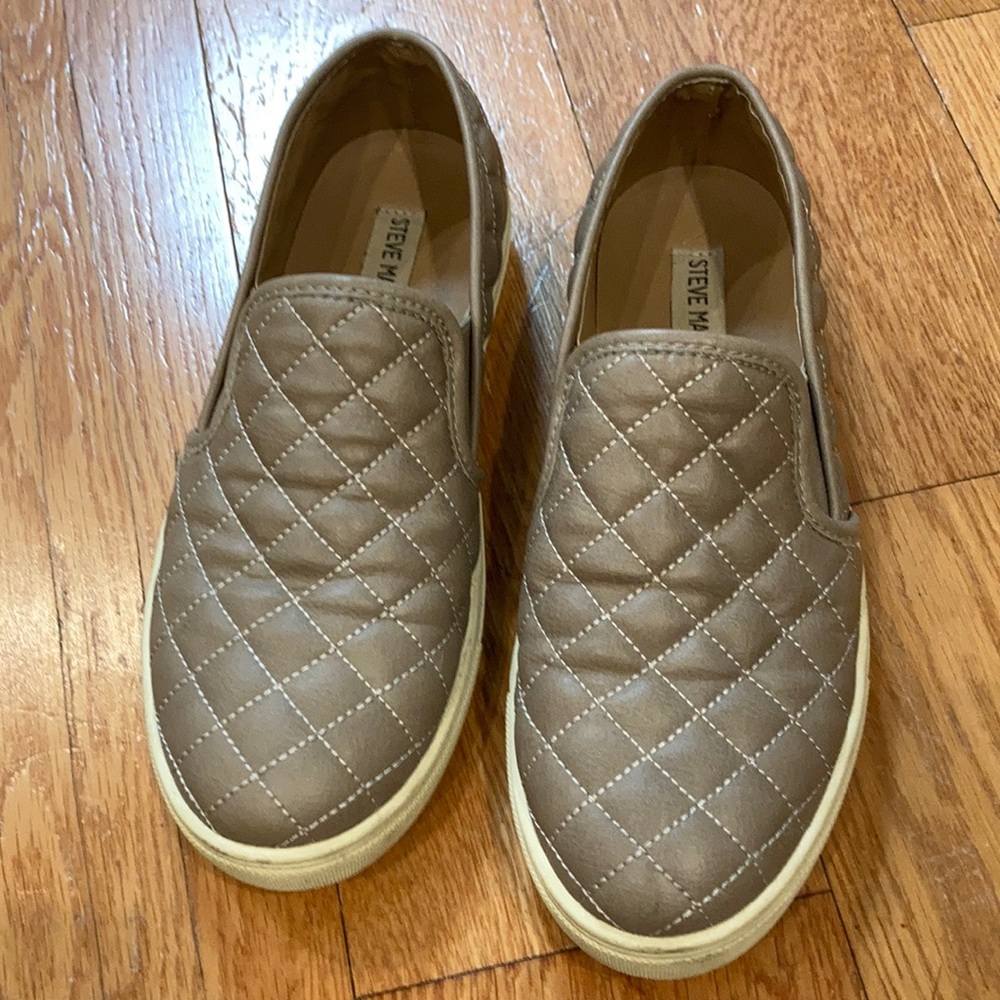 Steve Madden slip on tennis shoes beige tan size 8 Ecentrcq 1181